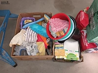 Lot 91 - lot poetsmateriaal - afbeelding 1 van  6