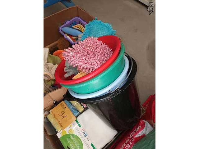 Lot 91 - lot poetsmateriaal - afbeelding 4 van  6