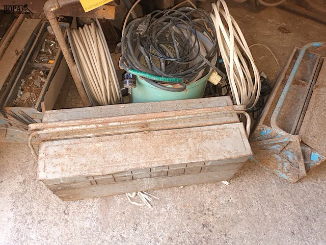 Lot 91 - materiaalkoffers en kabels - afbeelding 3 van  4