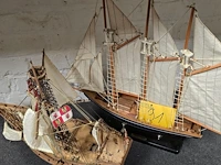 Lot 91 - modelboten 2 stuks - afbeelding 1 van  3