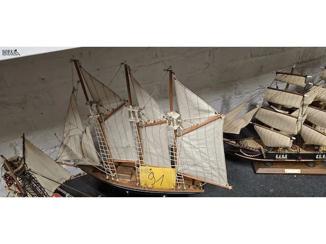 Lot 91 - modelboten 2 stuks - afbeelding 3 van  3