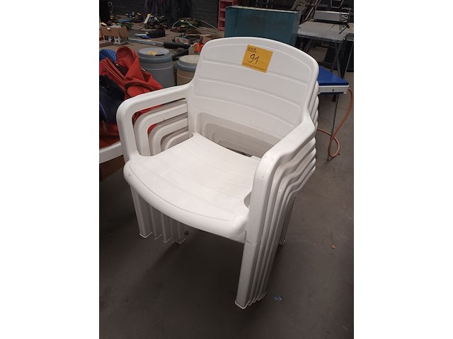 Lot 91 - pvc tuinstoel. 5 stuks - afbeelding 1 van  4