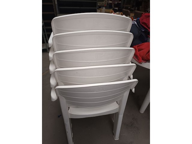 Lot 91 - pvc tuinstoel. 5 stuks - afbeelding 3 van  4