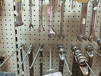 Lot 91 - sleutels. 75 stuks - afbeelding 2 van  3