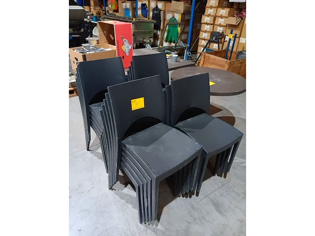 Lot 91 - stoelen grandsoleil 19 stuks - afbeelding 1 van  3
