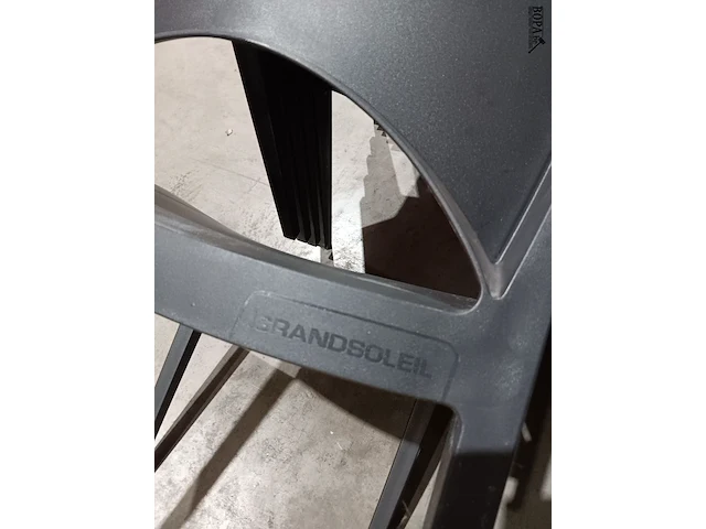 Lot 91 - stoelen grandsoleil 19 stuks - afbeelding 3 van  3