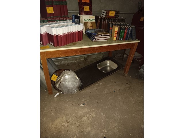 Lot 91 - tafel - afbeelding 1 van  2