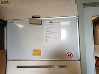 Lot 91 - whiteboard en fotokaders. 4 stuks - afbeelding 1 van  2