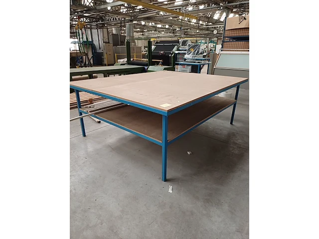 Lot 910 - werktafel - afbeelding 1 van  4