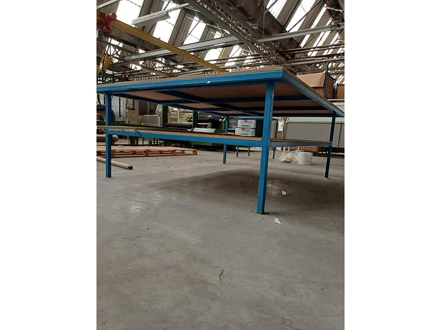 Lot 910 - werktafel - afbeelding 2 van  4