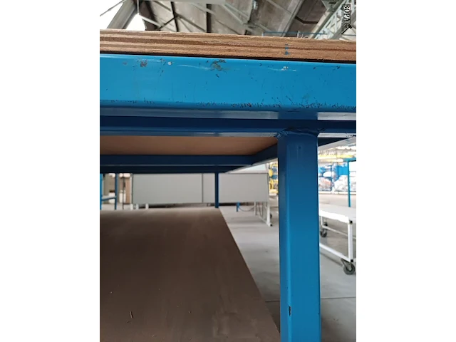 Lot 910 - werktafel - afbeelding 3 van  4