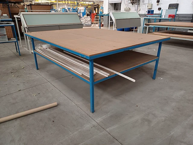 Lot 910 - werktafel - afbeelding 4 van  4