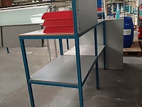 Lot 913 - werktafels en sorteerbakjes - afbeelding 3 van  3