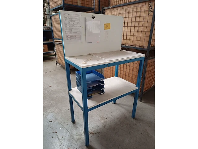 Lot 914 - werktafel - afbeelding 1 van  3