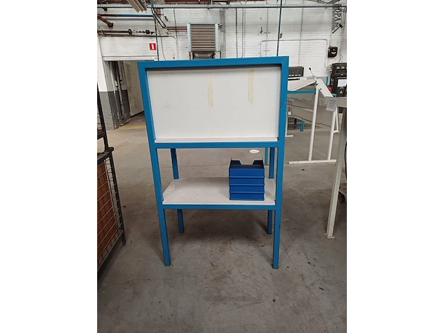 Lot 914 - werktafel - afbeelding 3 van  3