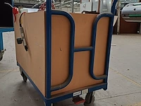 Lot 919 - transportkar met inhoud - afbeelding 4 van  5
