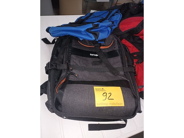 Lot 92 - draagtassen en kinderzitje. 7 stuks - afbeelding 3 van  4