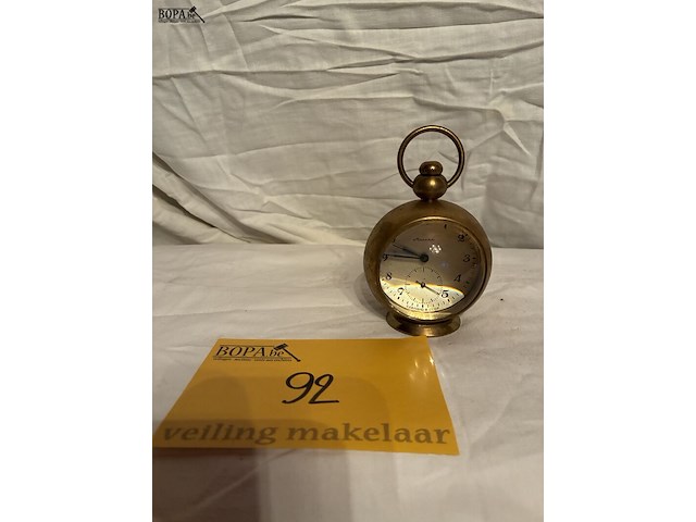 Lot 92 - glazen tafeluurwerk op ringvoet, markur - afbeelding 1 van  5