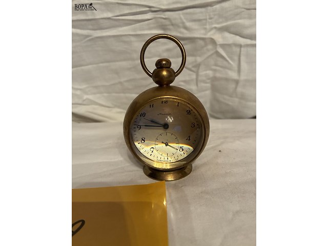 Lot 92 - glazen tafeluurwerk op ringvoet, markur - afbeelding 2 van  5