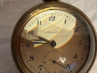 Lot 92 - glazen tafeluurwerk op ringvoet, markur - afbeelding 3 van  5