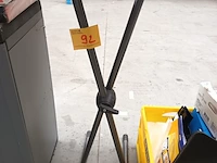 Lot 92 - keyboard statief - afbeelding 1 van  3