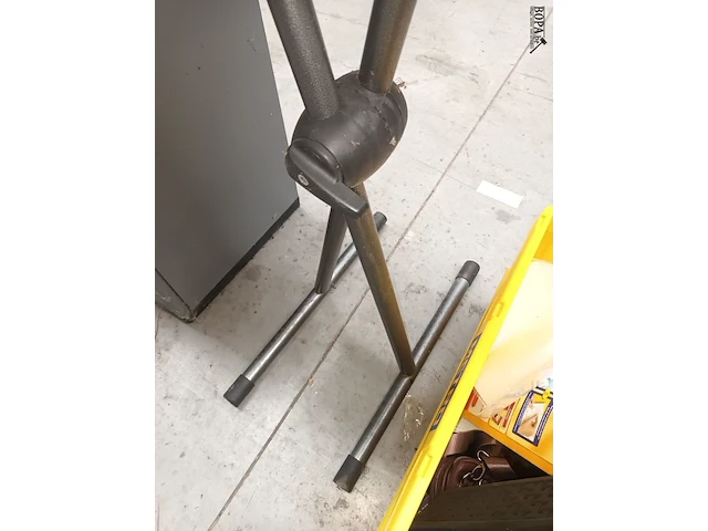 Lot 92 - keyboard statief - afbeelding 2 van  3