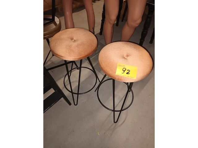 Lot 92 - krukje. 2 stuks - afbeelding 1 van  3