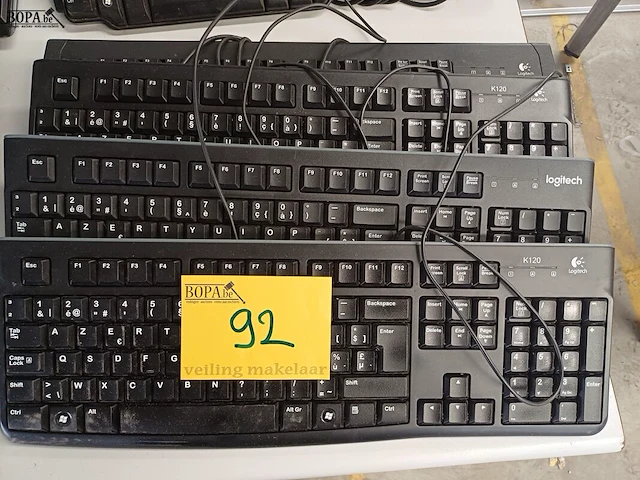 Lot 92 - logitech klavier. 4 stuks (h) - afbeelding 1 van  1