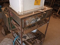 Lot 92 - metalen materiaalkar - afbeelding 1 van  3