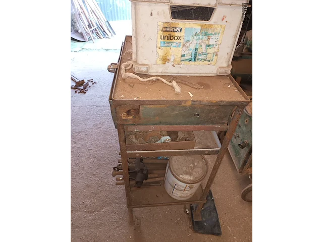 Lot 92 - metalen materiaalkar - afbeelding 3 van  3