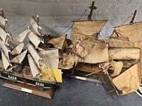 Lot 92 - modelboten 2 stuks - afbeelding 1 van  3
