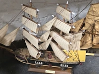 Lot 92 - modelboten 2 stuks - afbeelding 2 van  3