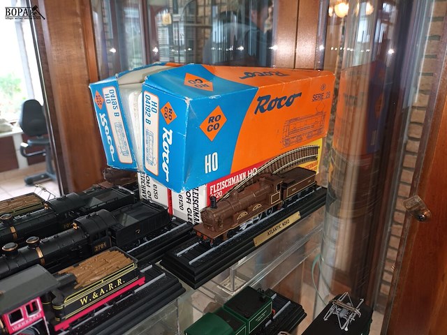 Lot 92 - modeltreinen. 9 stuks - afbeelding 2 van  5