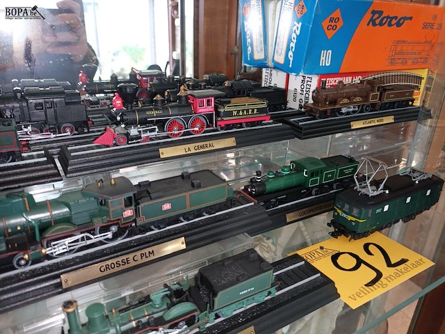 Lot 92 - modeltreinen. 9 stuks - afbeelding 3 van  5