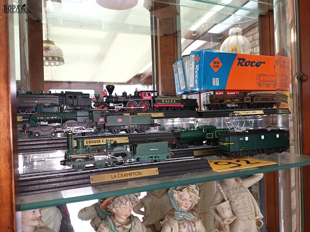 Lot 92 - modeltreinen. 9 stuks - afbeelding 5 van  5