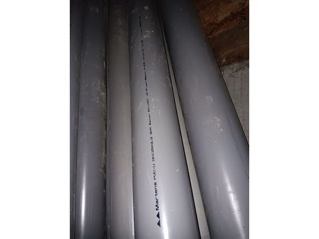 Lot 92 - pvc buizen - afbeelding 1 van  4