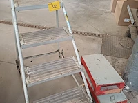 Lot 922 - mobiele platformladder - afbeelding 1 van  3