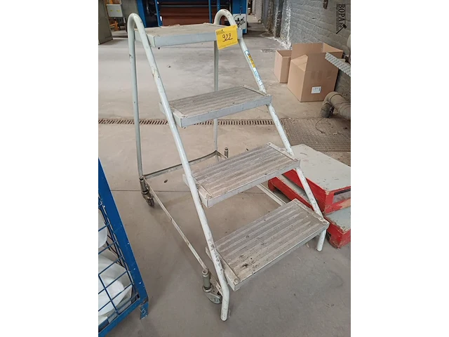 Lot 922 - mobiele platformladder - afbeelding 2 van  3