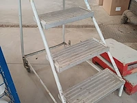 Lot 922 - mobiele platformladder - afbeelding 2 van  3
