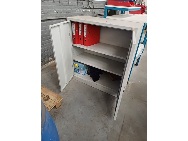 Lot 923 - dossierkast - afbeelding 2 van  3