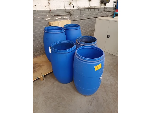 Lot 924 - plastiek ton. 8 stuks - afbeelding 1 van  1