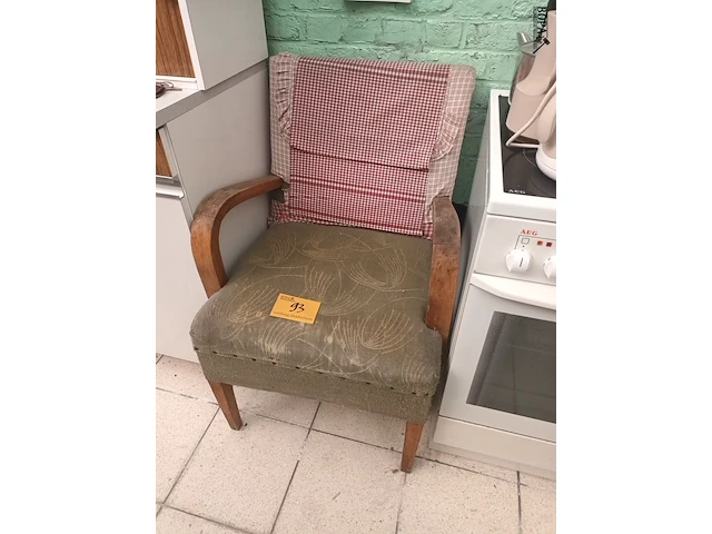 Lot 93 - antieke armstoel - afbeelding 1 van  2