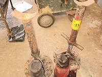 Lot 93 - autokrik en jackstands. 4 stuks - afbeelding 1 van  4