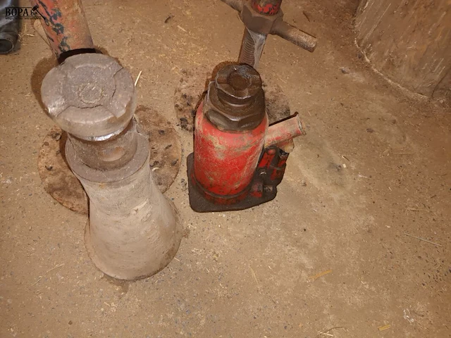 Lot 93 - autokrik en jackstands. 4 stuks - afbeelding 2 van  4