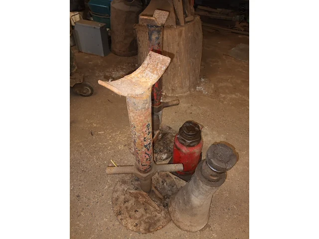 Lot 93 - autokrik en jackstands. 4 stuks - afbeelding 4 van  4