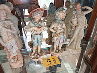 Lot 93 - beelden in porselein. 4 stuks - afbeelding 1 van  4