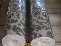 Lot 93 - behangpapier schuimvinyl op papier 2 rollen - afbeelding 1 van  2