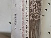 Lot 93 - behangpapier schuimvinyl op papier 2 rollen - afbeelding 2 van  2