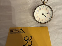 Lot 93 - glazen tafeluurwerk - afbeelding 1 van  4