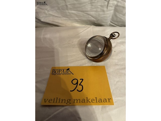 Lot 93 - glazen tafeluurwerk - afbeelding 2 van  4